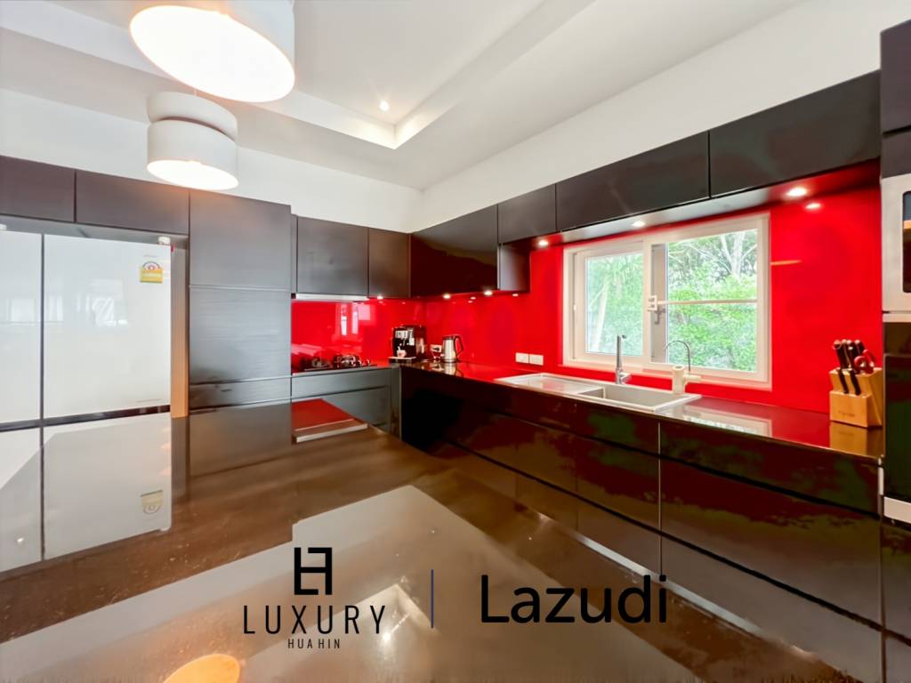 Mali Prestige - 4 Bedroom Corner Plot with Private Pool