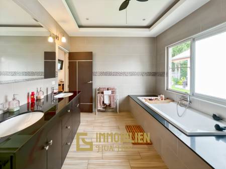 Großes Grundstück / 4 Schlafzimmer und 4 Bäder