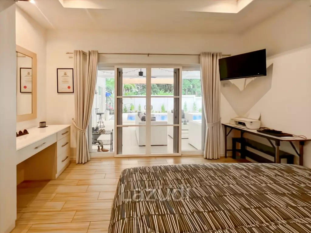 Mali Prestige - 4 Bedroom Corner Plot with Private Pool