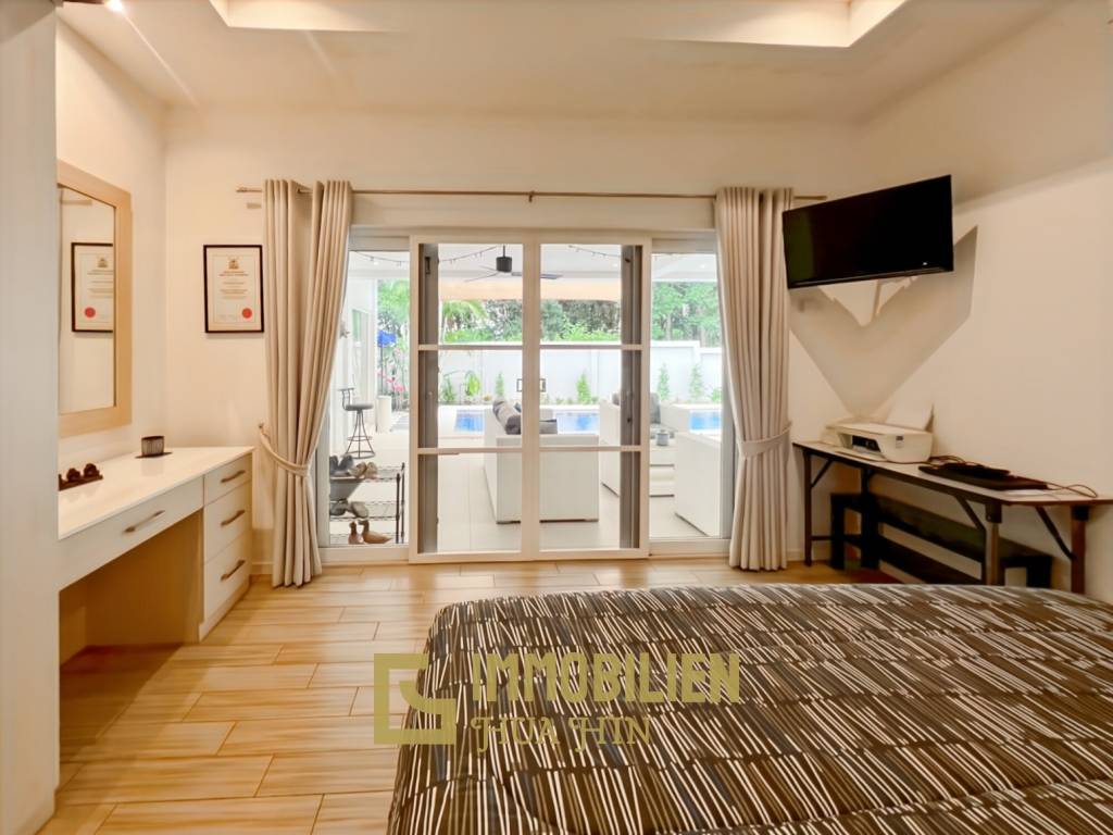 Großes Grundstück / 4 Schlafzimmer und 4 Bäder