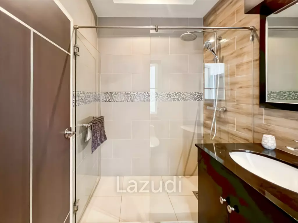 Mali Prestige - 4 Bedroom Corner Plot with Private Pool