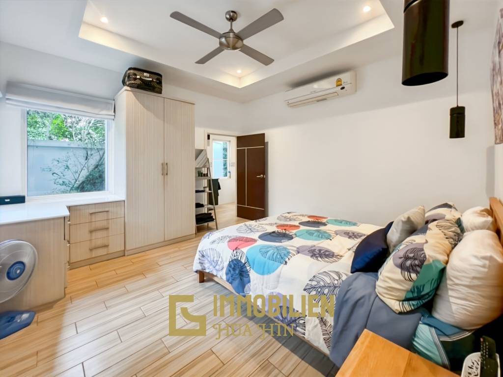 Großes Grundstück / 4 Schlafzimmer und 4 Bäder