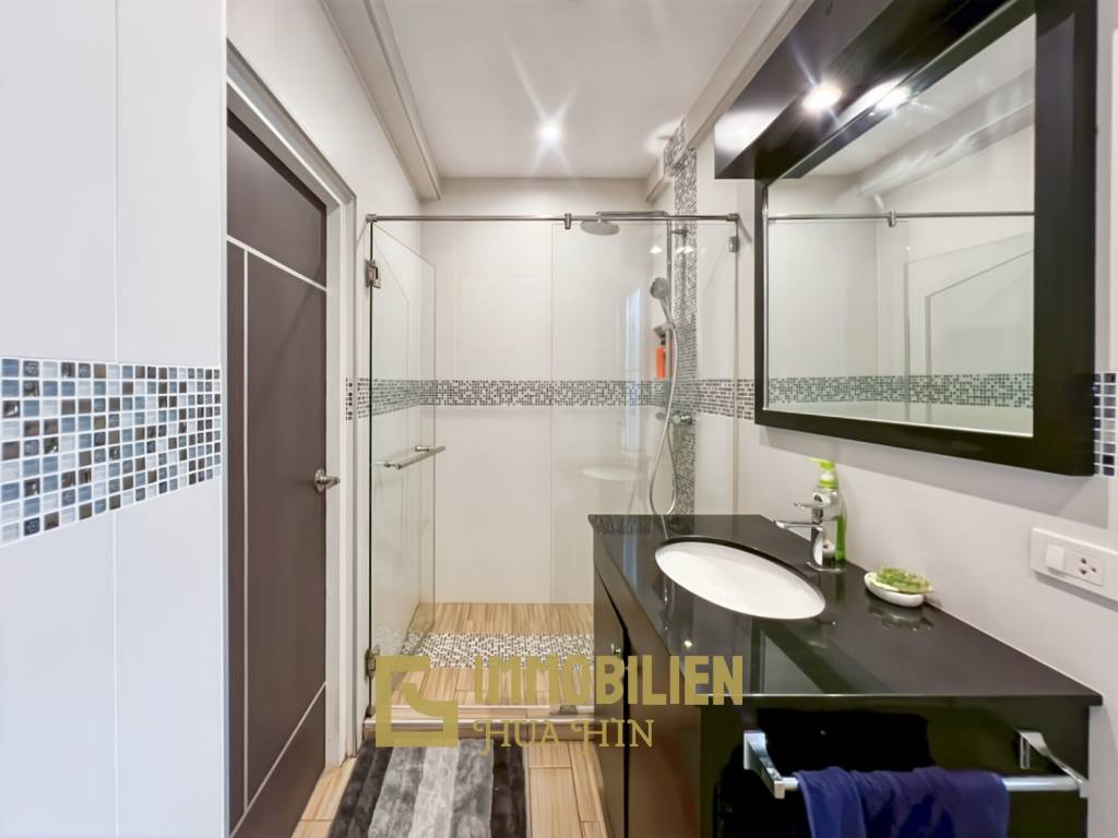 Großes Grundstück / 4 Schlafzimmer und 4 Bäder