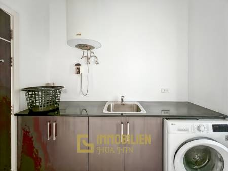 Großes Grundstück / 4 Schlafzimmer und 4 Bäder