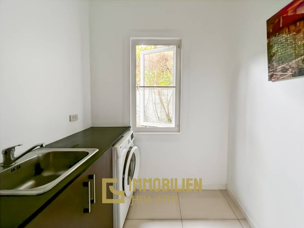 Großes Grundstück / 4 Schlafzimmer und 4 Bäder