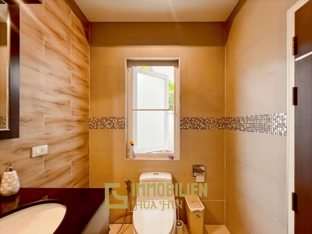 Großes Grundstück / 4 Schlafzimmer und 4 Bäder