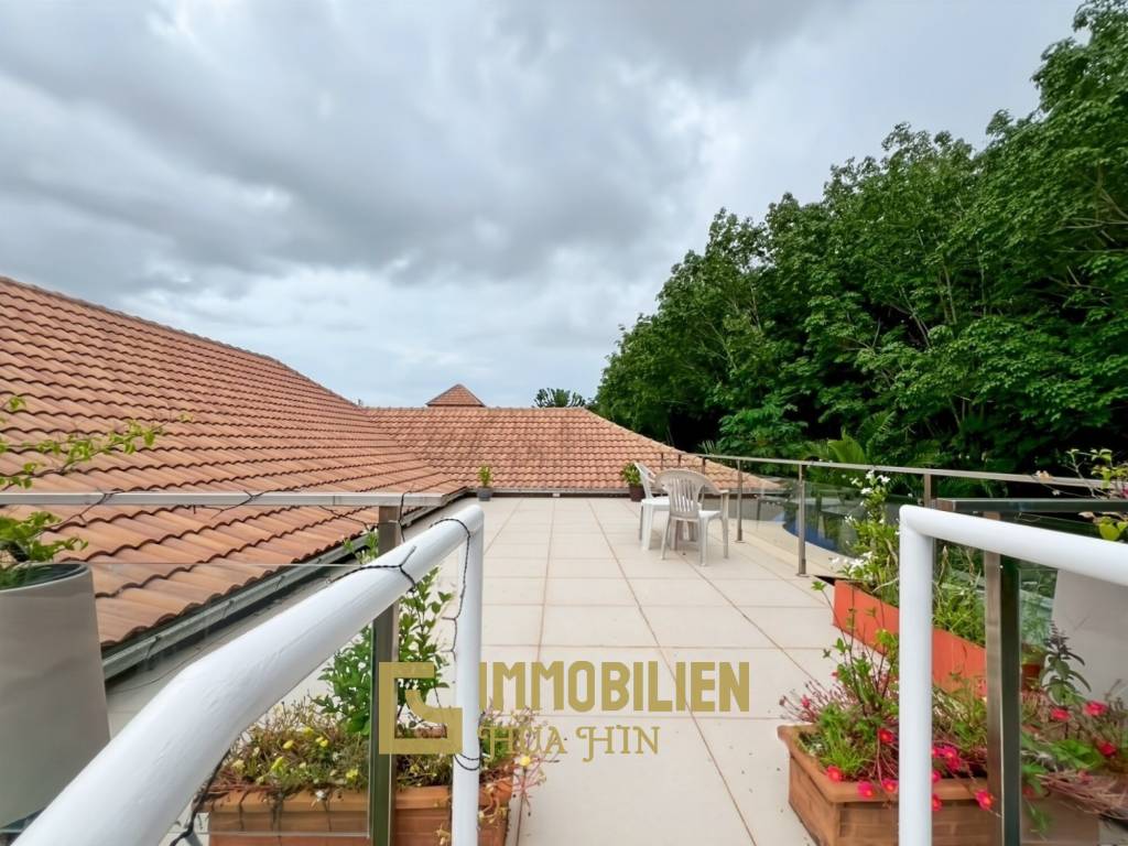 Großes Grundstück / 4 Schlafzimmer und 4 Bäder