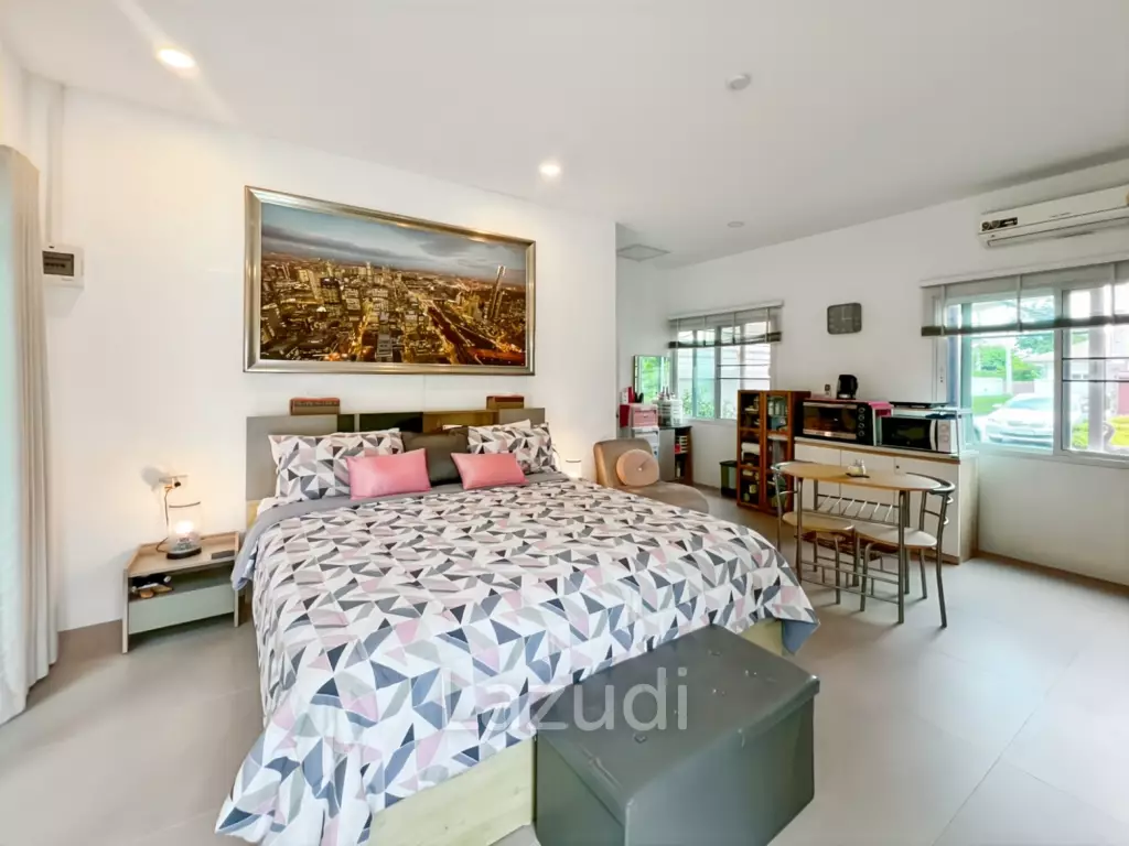 Mali Prestige - 4 Bedroom Corner Plot with Private Pool