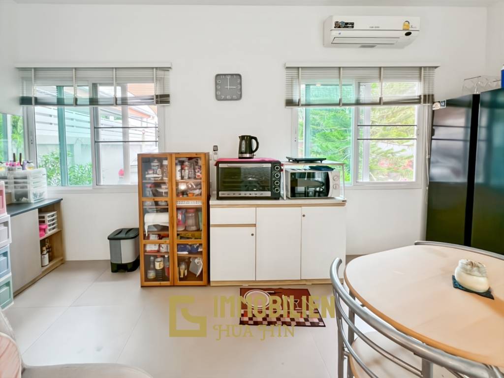 Großes Grundstück / 4 Schlafzimmer und 4 Bäder