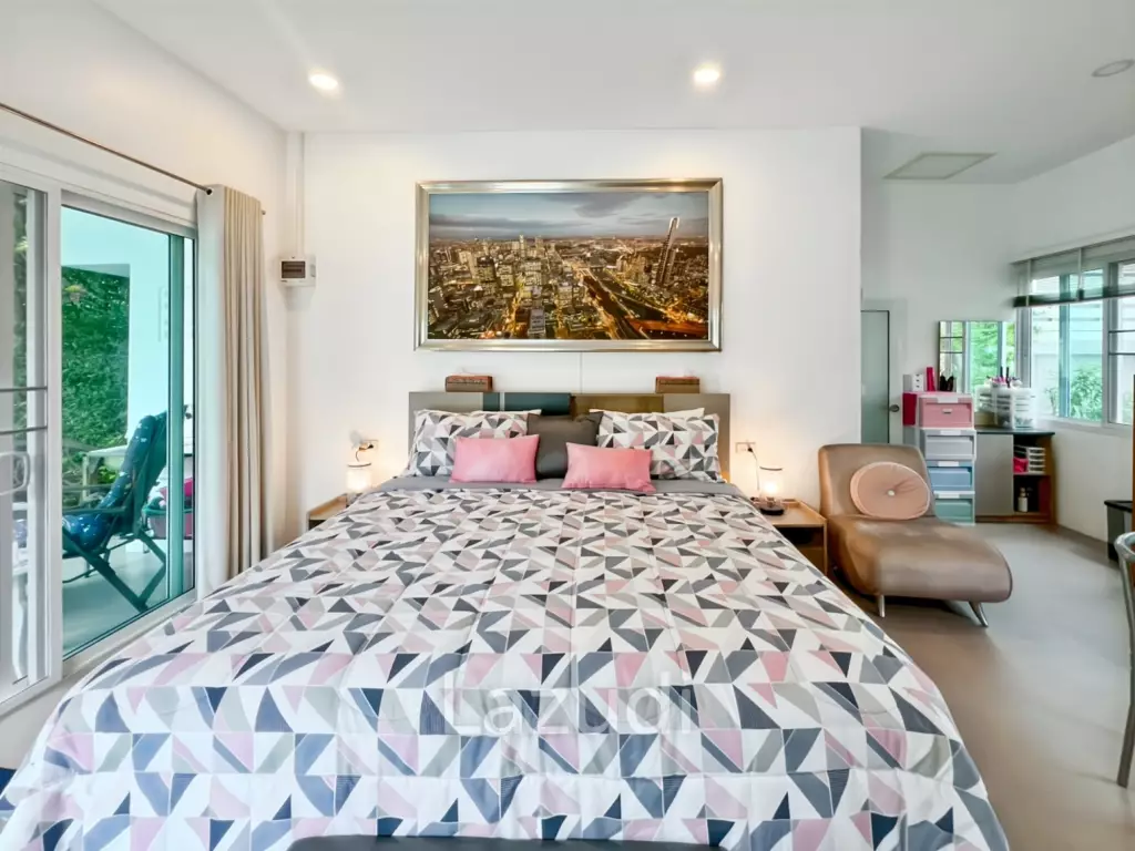 Mali Prestige - 4 Bedroom Corner Plot with Private Pool