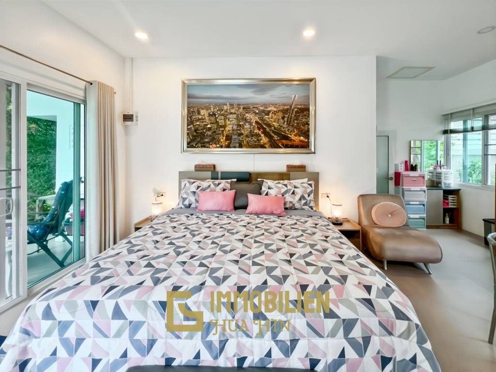 Großes Grundstück / 4 Schlafzimmer und 4 Bäder