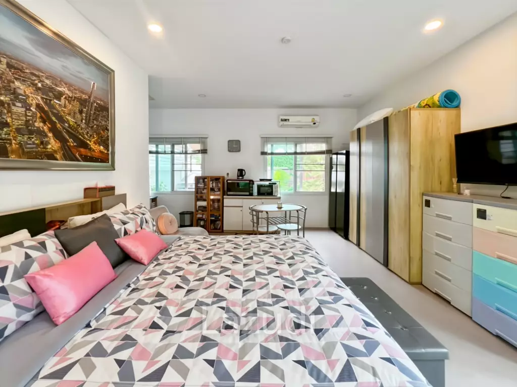 Mali Prestige - 4 Bedroom Corner Plot with Private Pool