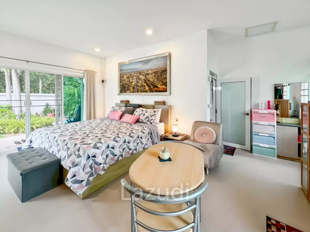 Mali Prestige - 4 Bedroom Corner Plot with Private Pool