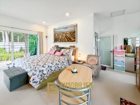 Großes Grundstück / 4 Schlafzimmer und 4 Bäder