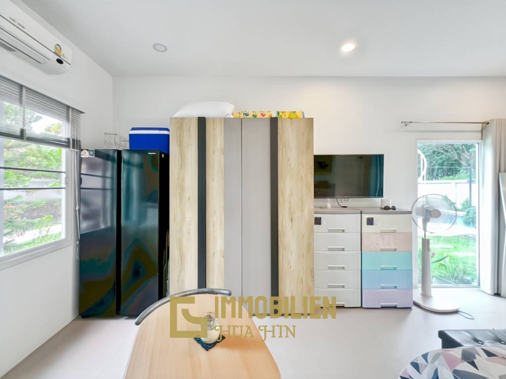 Großes Grundstück / 4 Schlafzimmer und 4 Bäder