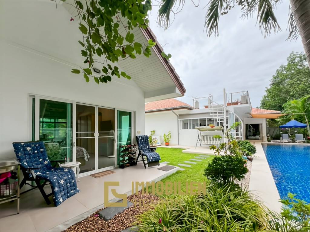 Großes Grundstück / 4 Schlafzimmer und 4 Bäder