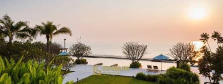 คอนโด 2 ห้องนอนริมสระว่ายน้ำที่ Baan Thew Talay Aqua Marine