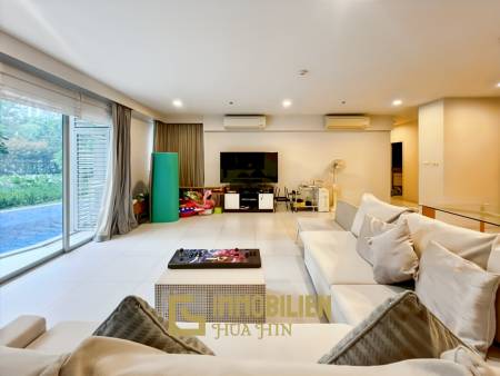 คอนโด 2 ห้องนอนริมสระว่ายน้ำที่ Baan Thew Talay Aqua Marine