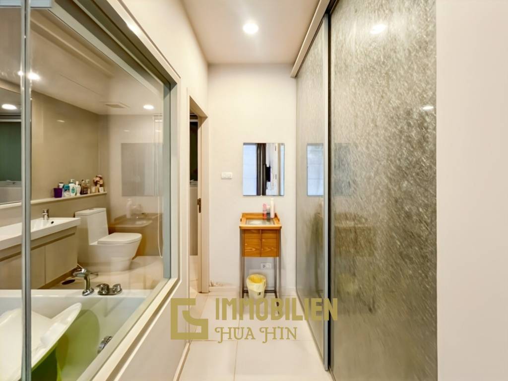 คอนโด 2 ห้องนอนริมสระว่ายน้ำที่ Baan Thew Talay Aqua Marine