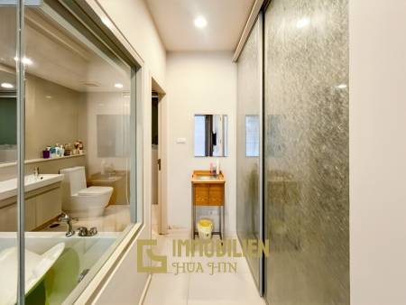 คอนโด 2 ห้องนอนริมสระว่ายน้ำที่ Baan Thew Talay Aqua Marine