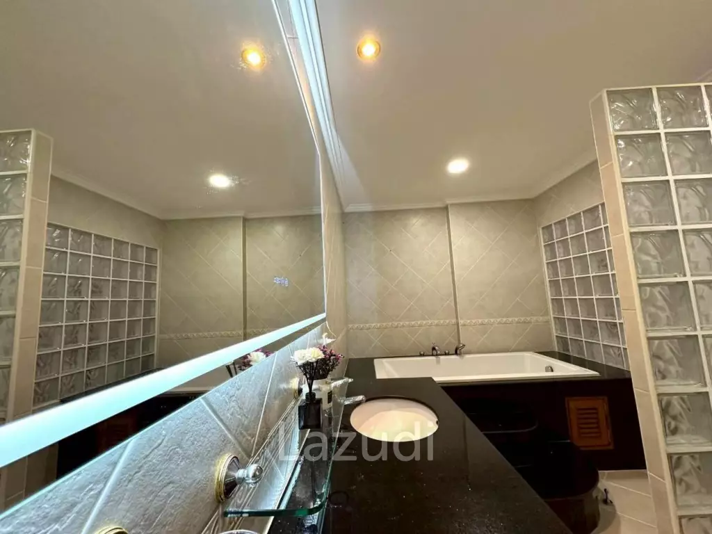 2 Bedrooms 2 Bathrooms 117 SQ.M. View Talay 2