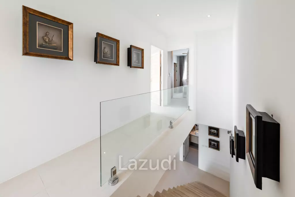 Newly Renovated 4-Bed Villa with Sea and Sunset Views