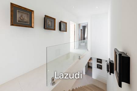 Newly Renovated 4-Bed Villa with Sea and Sunset Views