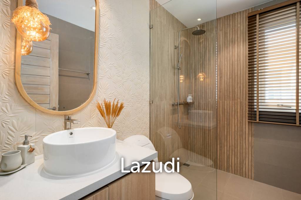 Newly Renovated 4-Bed Villa with Sea and Sunset Views