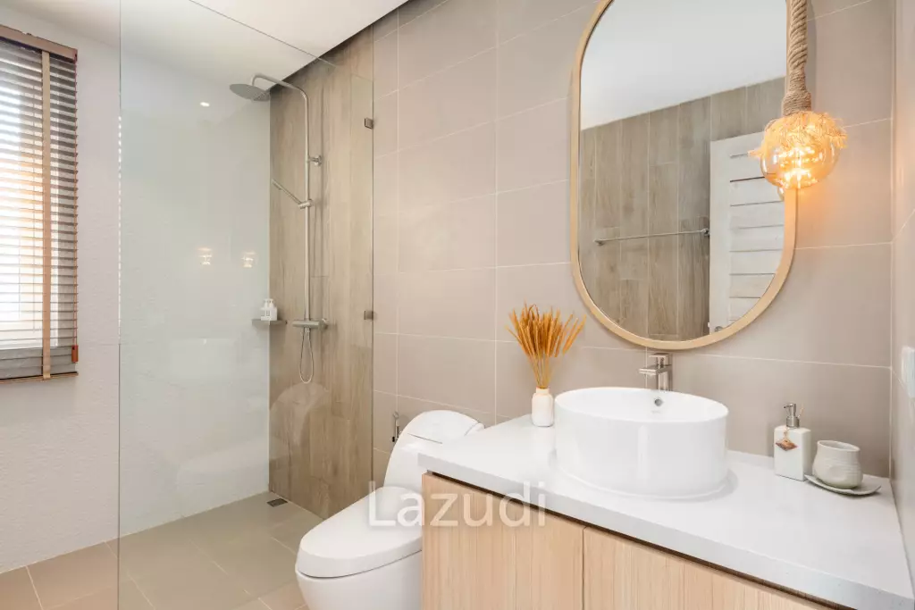 Newly Renovated 4-Bed Villa with Sea and Sunset Views