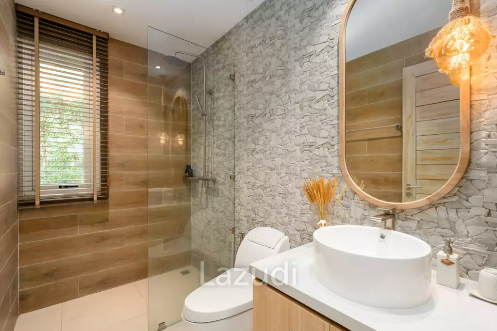 Newly Renovated 4-Bed Villa with Sea and Sunset Views