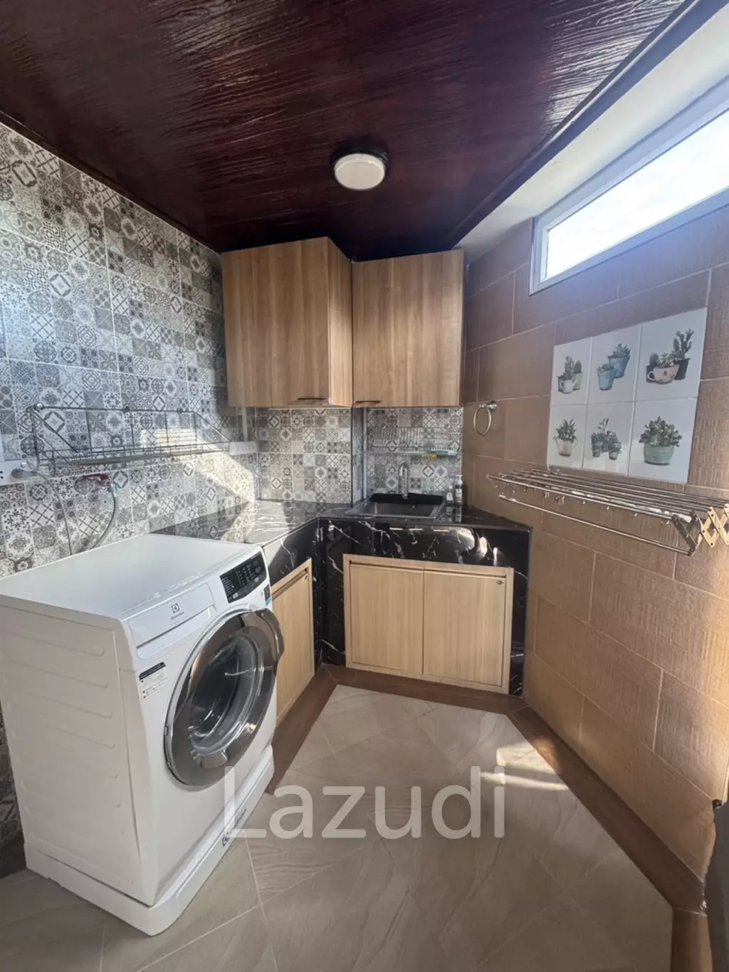 44 SQ.M. 1 Bedroom Condo For Rent At Condotel