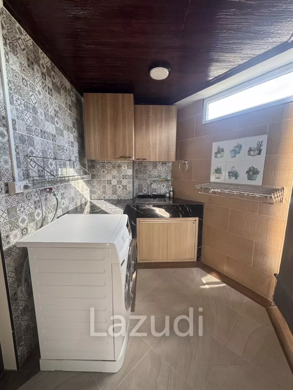 44 SQ.M. 1 Bedroom Condo For Rent At Condotel