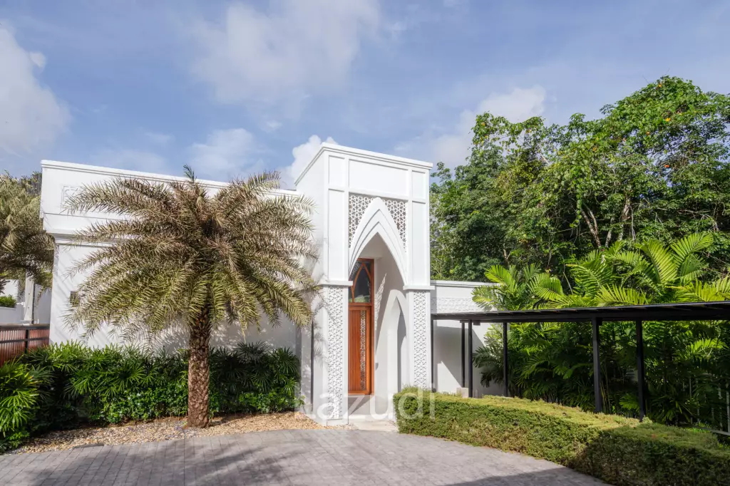 Modern 5-Bedroom Villa in Si Sunthon Thailand