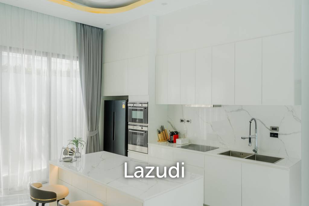 Modern 5-Bedroom Villa in Si Sunthon Thailand