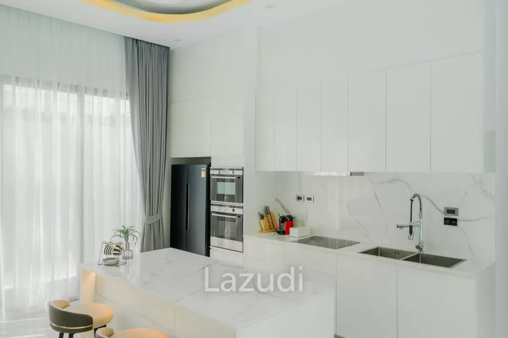 Modern 5-Bedroom Villa in Si Sunthon Thailand