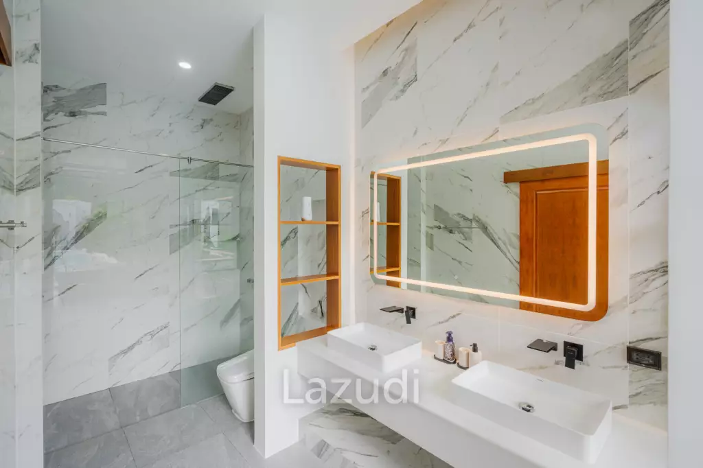 Modern 5-Bedroom Villa in Si Sunthon Thailand