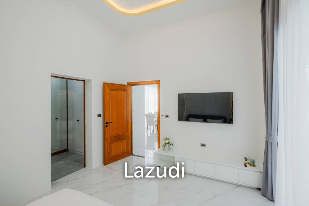 Modern 5-Bedroom Villa in Si Sunthon Thailand