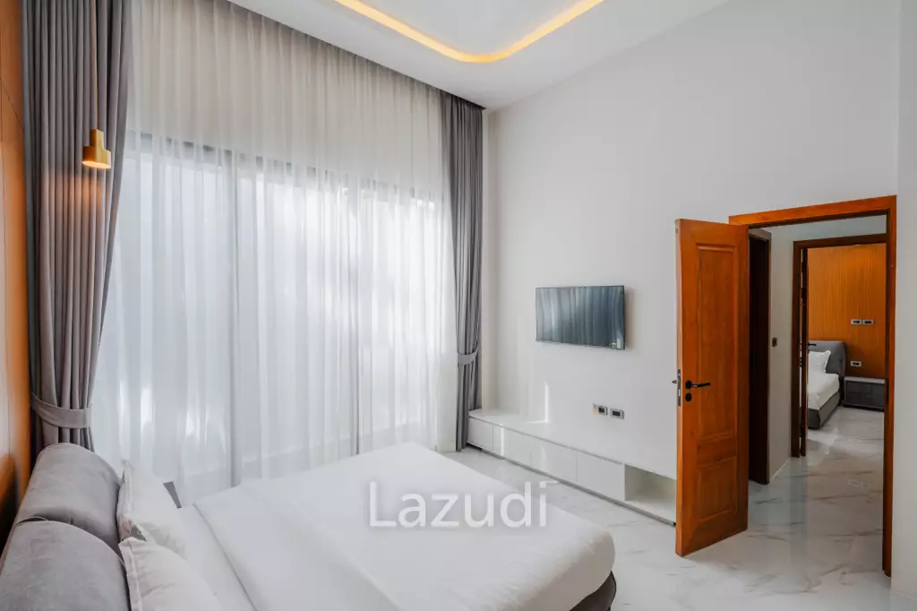 Modern 5-Bedroom Villa in Si Sunthon Thailand