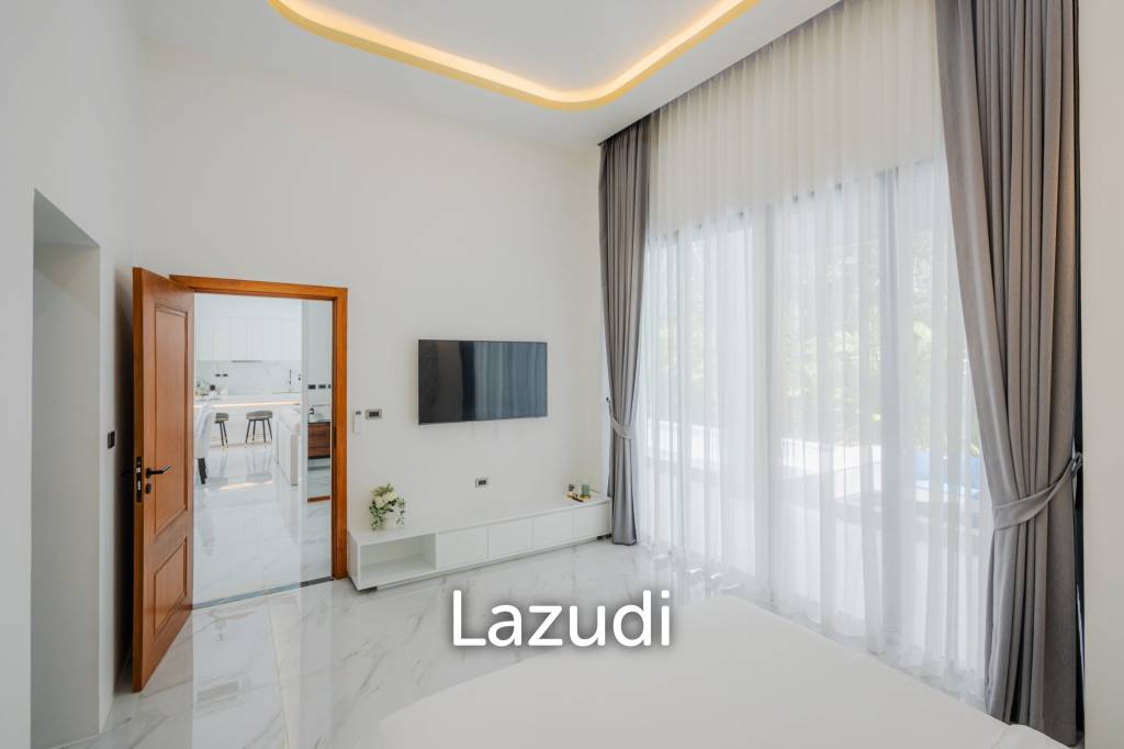Modern 5-Bedroom Villa in Si Sunthon Thailand