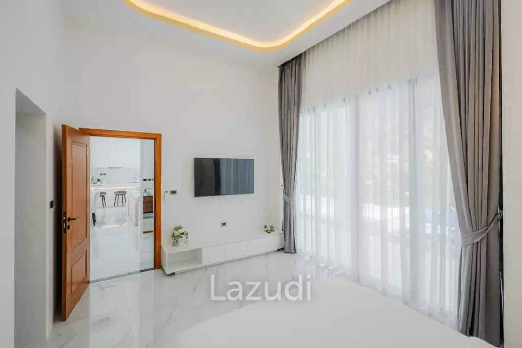 Modern 5-Bedroom Villa in Si Sunthon Thailand