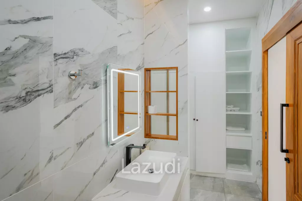 Modern 5-Bedroom Villa in Si Sunthon Thailand