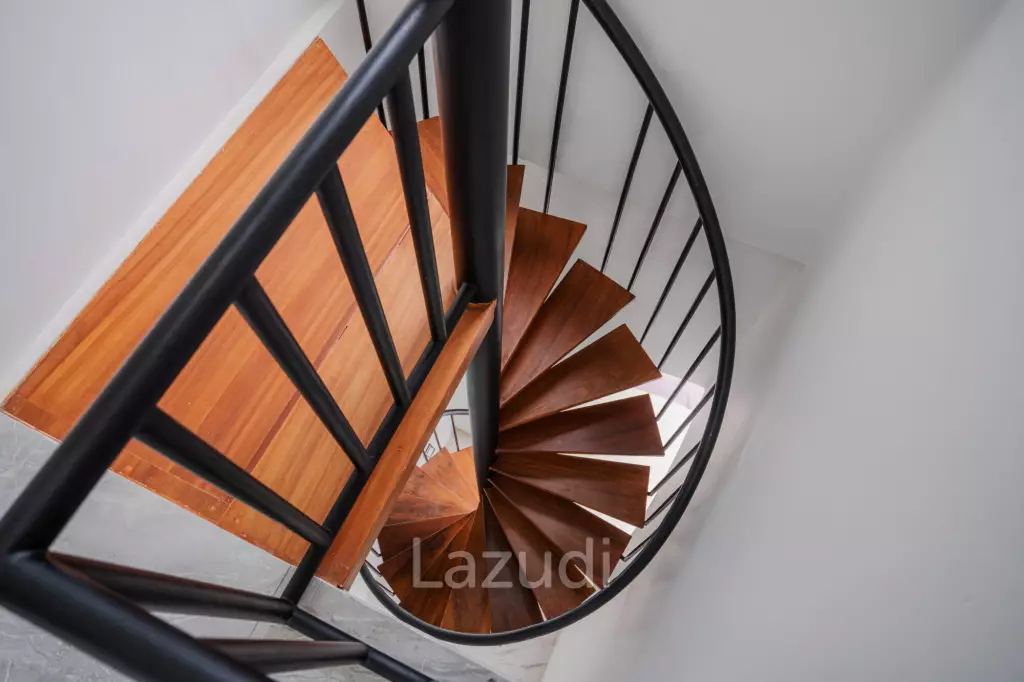 Modern 5-Bedroom Villa in Si Sunthon Thailand