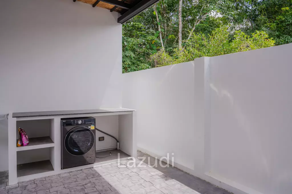 Modern 5-Bedroom Villa in Si Sunthon Thailand