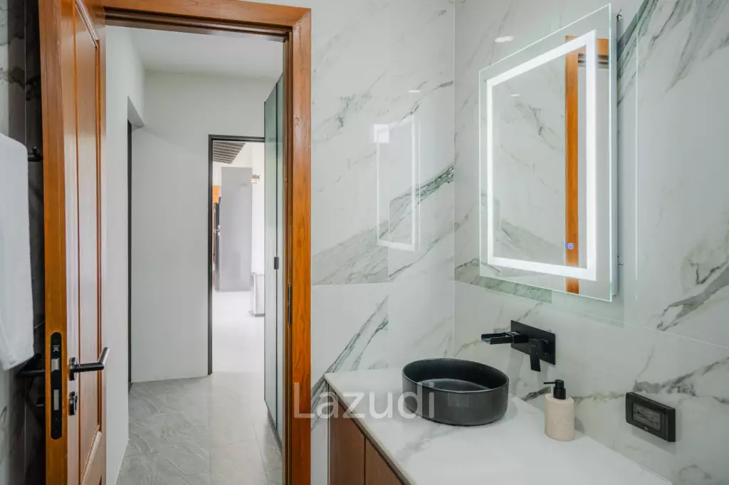 Modern 5-Bedroom Villa in Si Sunthon Thailand