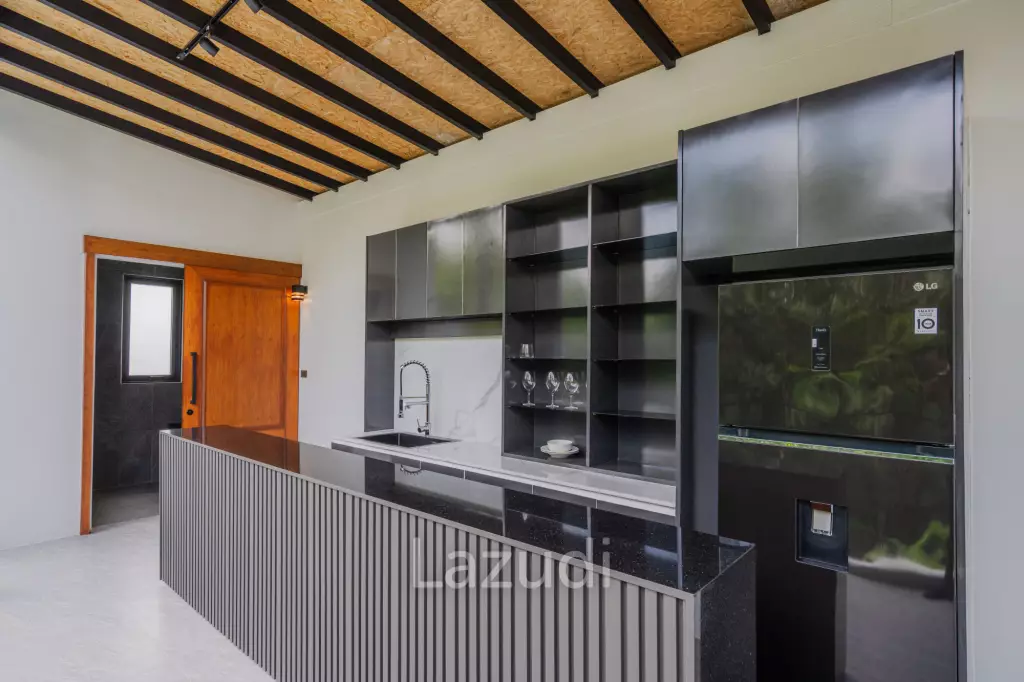 Modern 5-Bedroom Villa in Si Sunthon Thailand