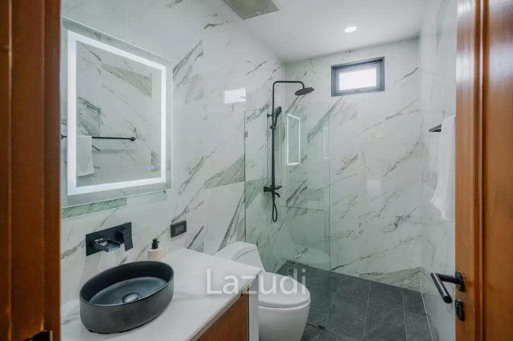 Modern 5-Bedroom Villa in Si Sunthon Thailand