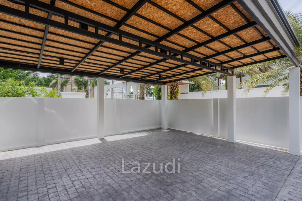 Modern 5-Bedroom Villa in Si Sunthon Thailand