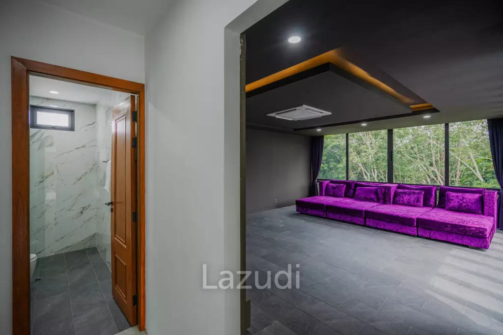 Modern 5-Bedroom Villa in Si Sunthon Thailand