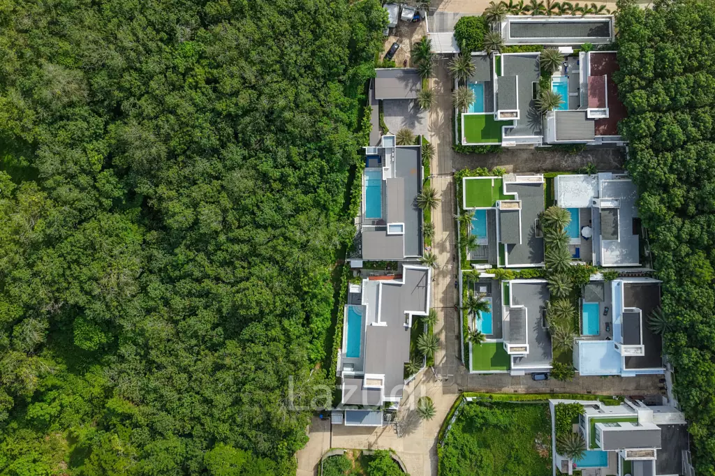 Modern 5-Bedroom Villa in Si Sunthon Thailand
