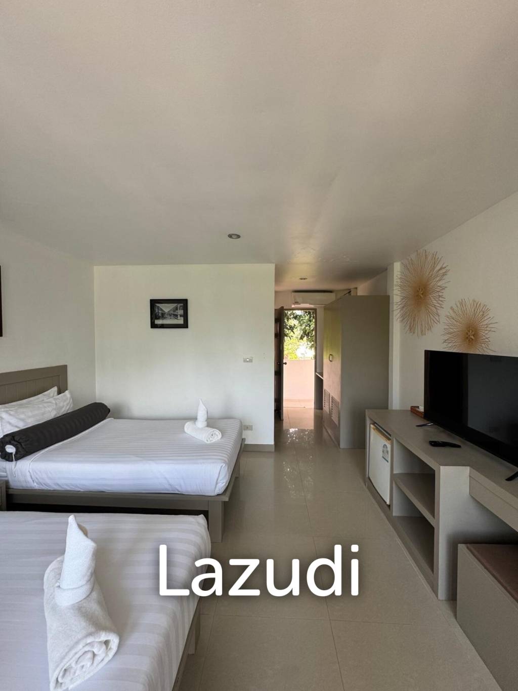 Prime Investment: Highly-Rated Turnkey Hotel, 200m from Mae Nam Beach